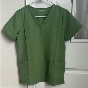 Mandala Green 6-Pocket Scrub Top